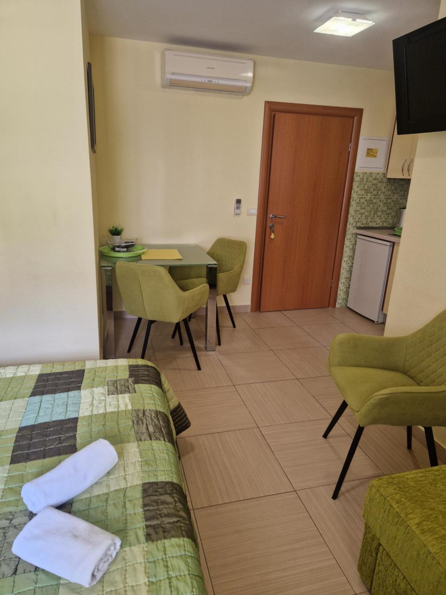 Villa Grgo Apartments Tucepi Bagian luar foto