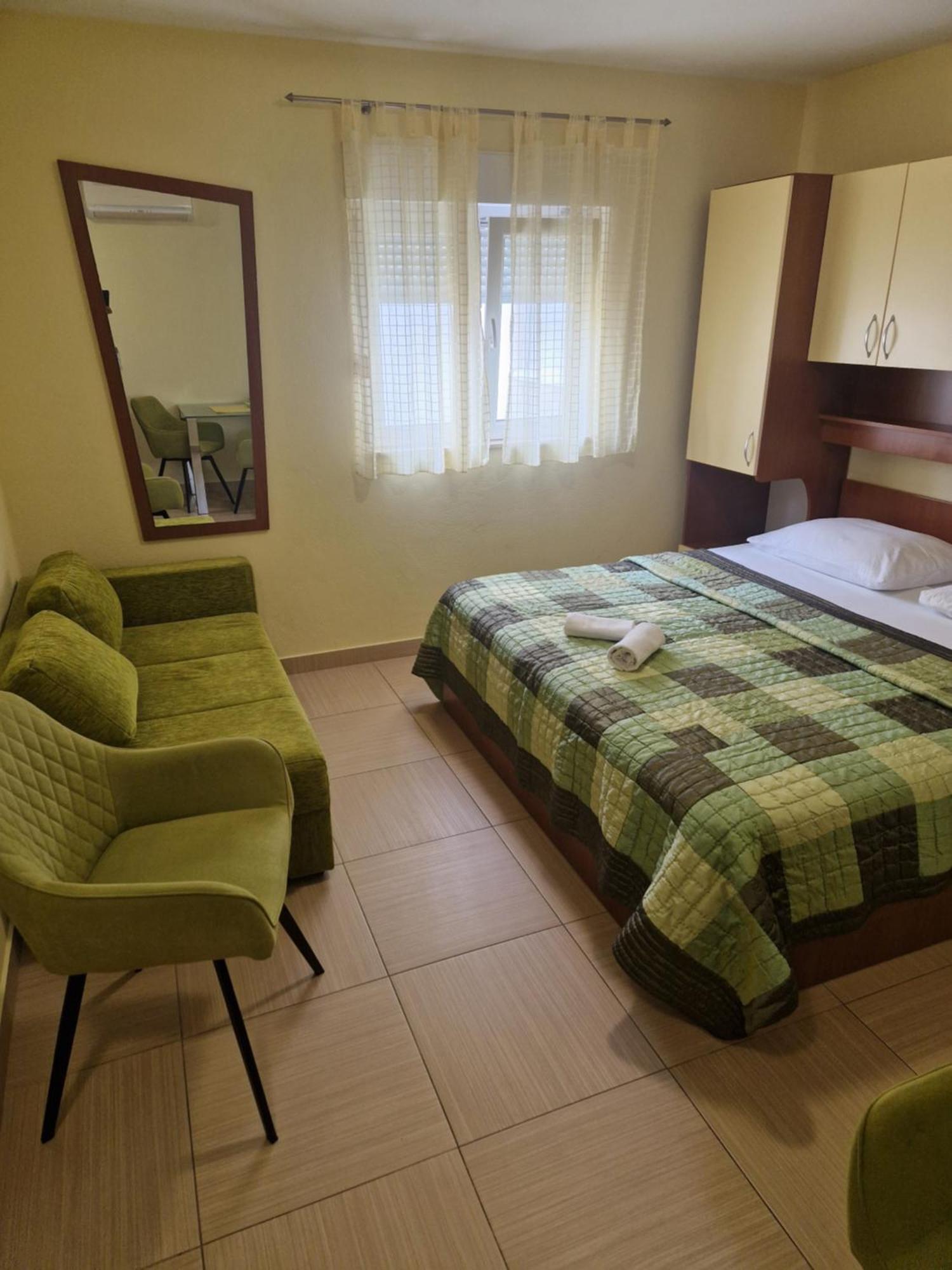 Villa Grgo Apartments Tucepi Bagian luar foto
